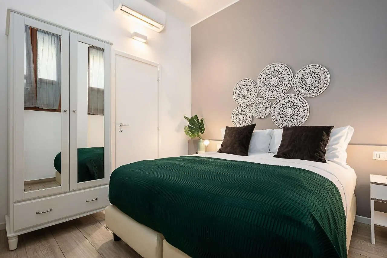 Appartement Hemeras Boutique Homes - Design Flat Near Metro Station Milaan